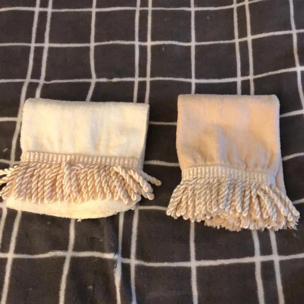 Vintage fringe hand towel and wash cloth. Twist ball fringe. Cotton terry